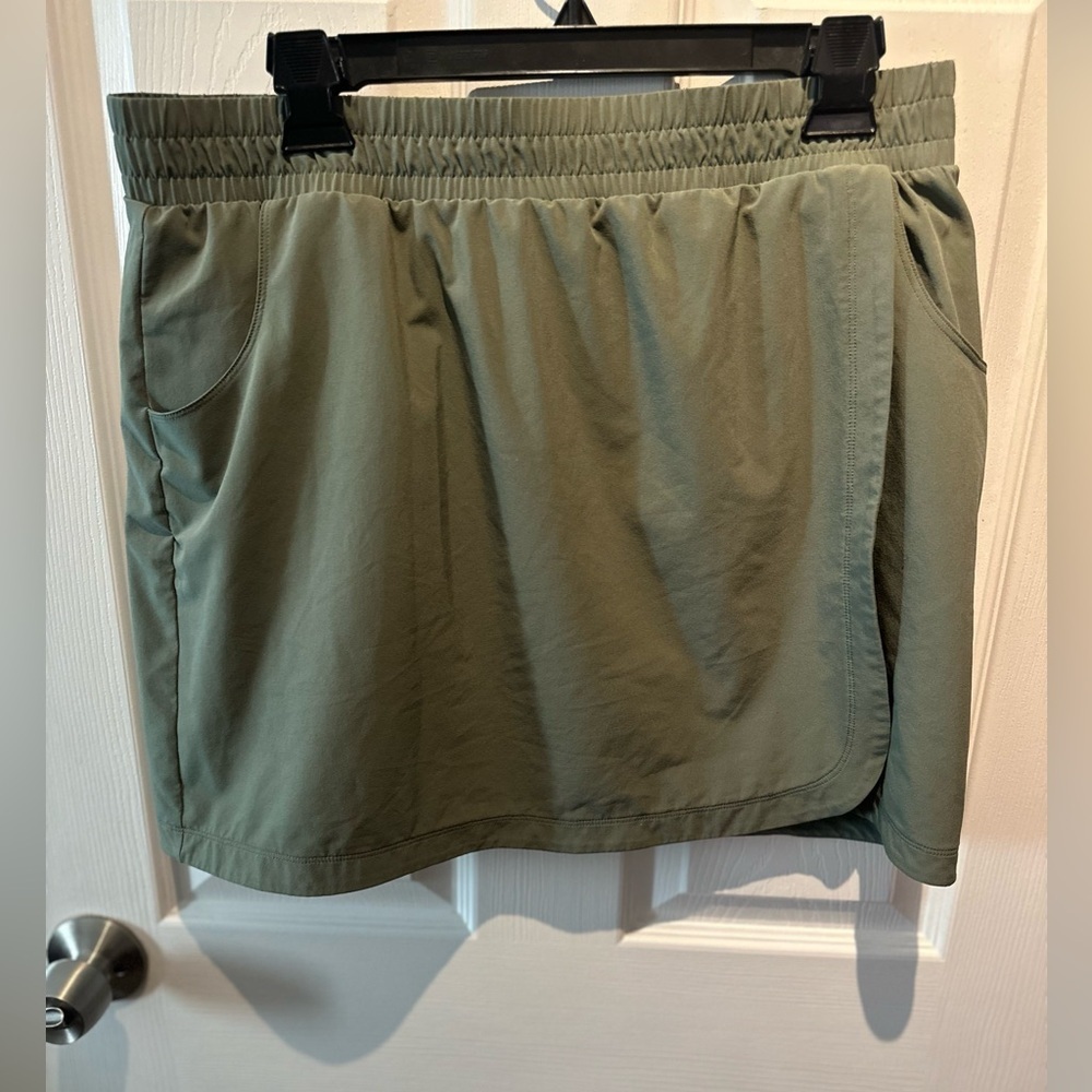 T by Talbots Golf Skort Women Size L Green With Pockets Built In Shorts